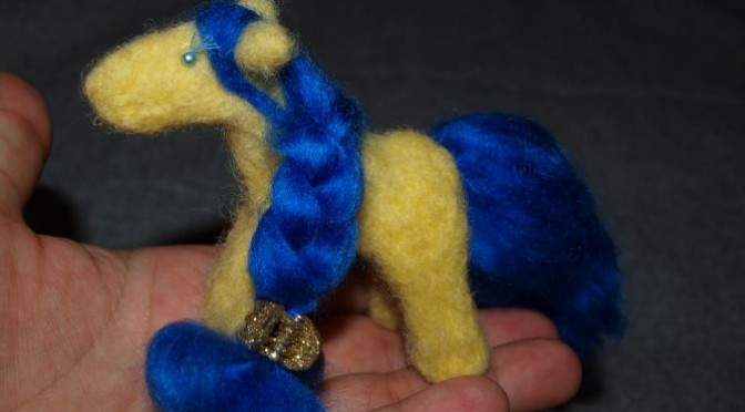 Лошадка Солнышко фото валяной игрушки