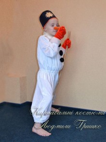 костюм снеговика фото в рукавичках и с носом морковкой