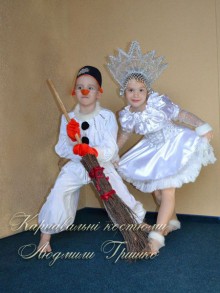 костюмы снеговика и снежинки для детей
