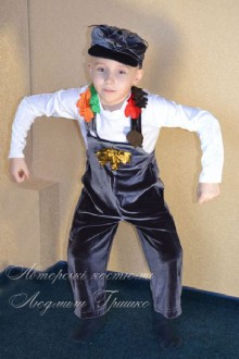 фото маскарадный детский костюм ёжика с листочками