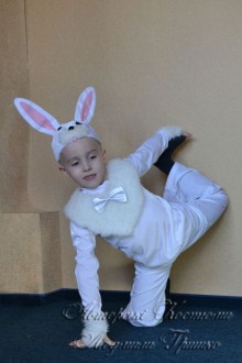 фото костюм зайчика белого с ушами и хвостиком