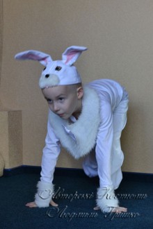 карнавальный костюм зайчика белого фото