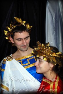 карнавальный костюм цезаря в лавровом венке фото