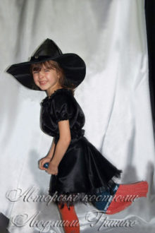 костюм маленькой ведьмы на метле фото