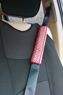 подушка накладка на ремень безопасности в автомобиль фото