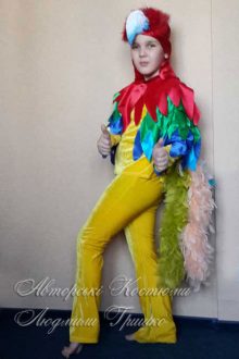 фото авторского карнавального костюма попугая
